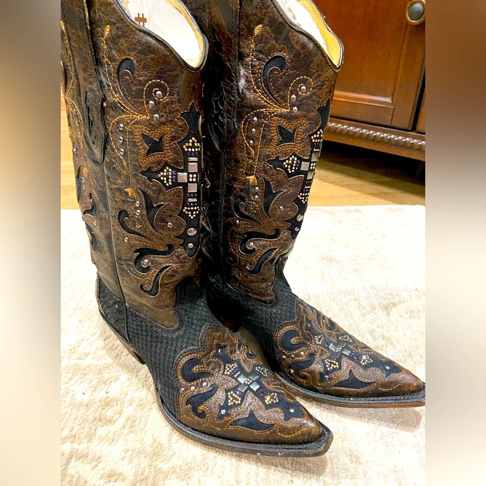 Corral Swarovski Crystal Cross Boots